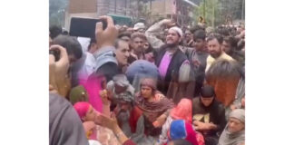 People raise slogans during a protest in Kishtwar on Sunday. -Excelsior/Ajay Shan