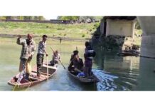Search on for missing youth in river Jhelum on Monday.