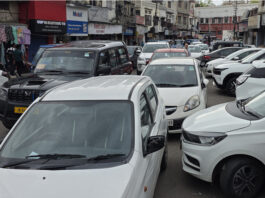 Traffic gridlock in Parade area of Jammu city—another day, same story. - Excelsior/Rakesh
