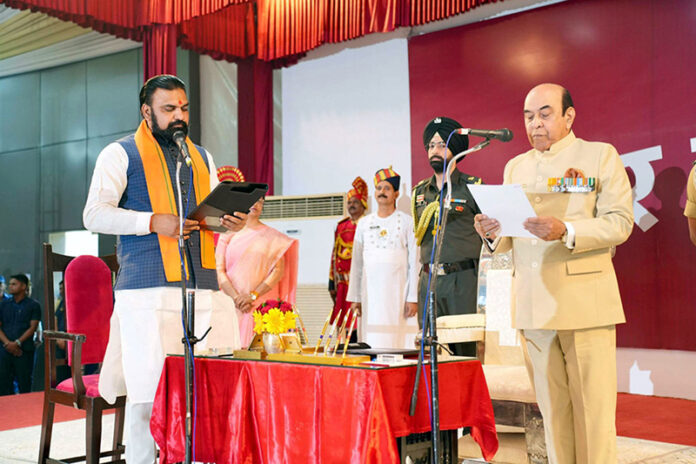 Bihar Governor Syed Ata Hasnain administers the oath to Samrat Choudhary as Chief Minister, on Wednesday. (UNI)