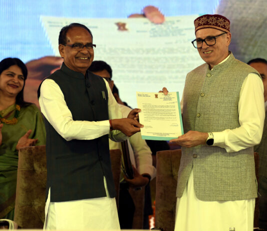 Union Minister Shivraj Singh Chouhan and Chief Minister Omar Abdullah launch PMGSY-IV (Batch-II) at SKICC in Srinagar. -Excelsior/Shakeel