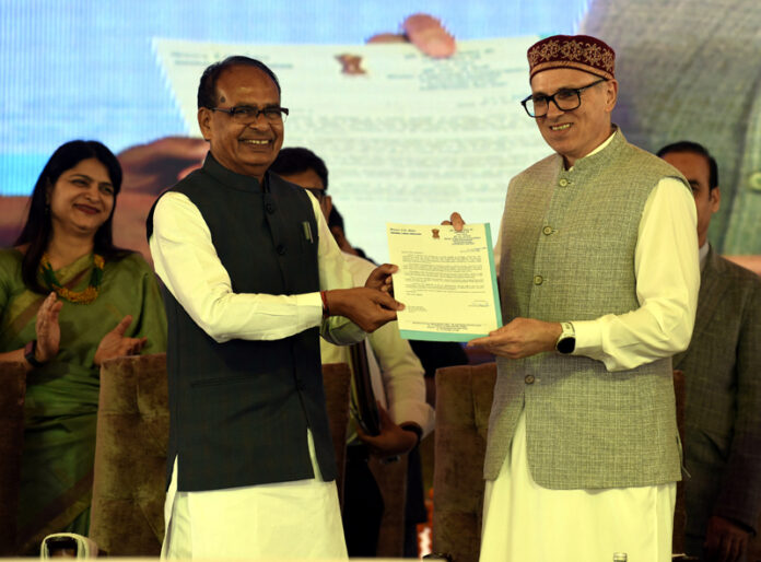 Union Minister Shivraj Singh Chouhan and Chief Minister Omar Abdullah launch PMGSY-IV (Batch-II) at SKICC in Srinagar. -Excelsior/Shakeel