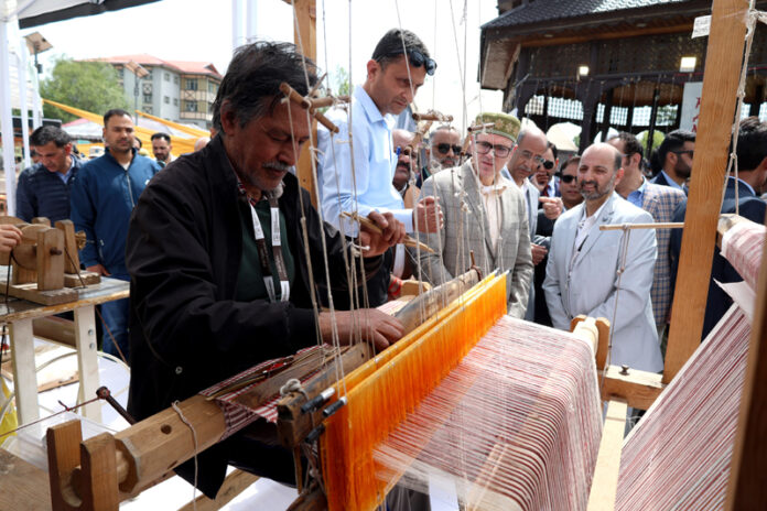 CM Omar Abdullah inspects ‘Know Your Artisan’ initiative at Kashmir Haat in Srinagar on Wednesday. -Excelsior/Shakeel