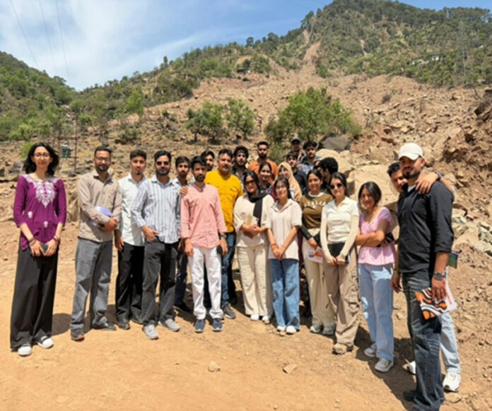 GGM Science College Geology students posing for a group photograph.