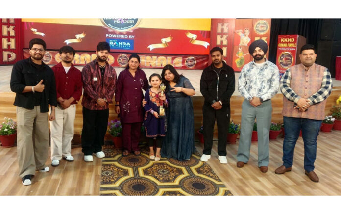 Seerat Sambyal posing with her trophy alongside dignitaries after winning ‘Kis Mein Kitna Hai Dum – Season 12’.