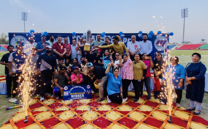 Winning team posing with the trophy alongside dignitaries during prize distribution ceremony.