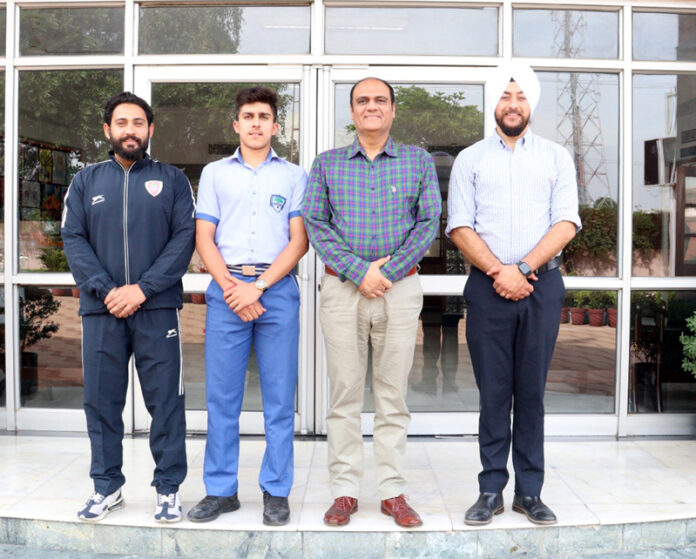 Puneesh Puri posing along with school management.