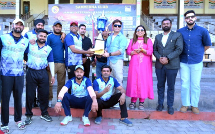 Aijaz Qaiser, Joint Director Tourism Jammu presenting trophy to winning team.