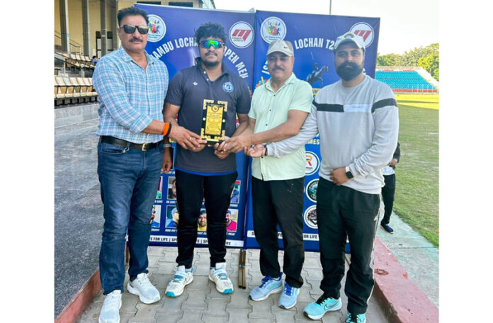 Dignitaries presenting award to player of match.