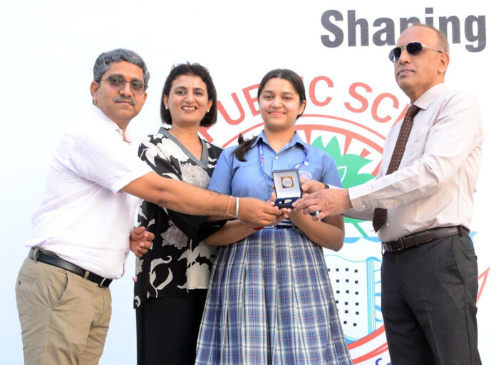 Dignitaries presenting award to Mrinmay Mehta during a programme.