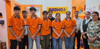 Students of Padhoji celebrating with faculty after delivering outstanding performance in the Class 10 CBSE results.