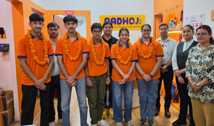 Students of Padhoji celebrating with faculty after delivering outstanding performance in the Class 10 CBSE results.