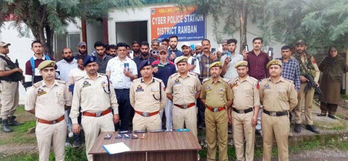Cops and officers of Ramban Police present the recovered lost mobile phones on Wednesday. Cops and officers of Ramban Police present the recovered lost mobile phones on Wednesday.