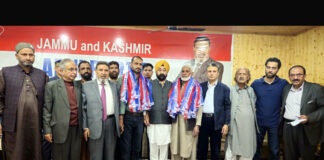 Apni Party president, Altaf Bukhari and other senior leaders, welcoming new political workers into party fold in Srinagar on Thursday.