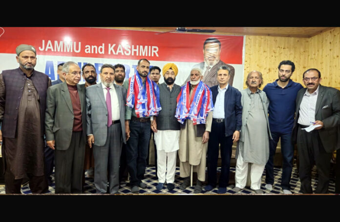 Apni Party president, Altaf Bukhari and other senior leaders, welcoming new political workers into party fold in Srinagar on Thursday.
