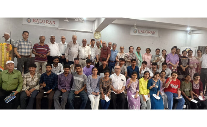 Balgran management posing with meritorious students during the felicitation ceremony.