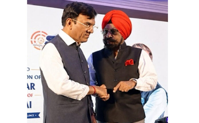 Union Sports Minister Dr Mansukh Mandaviya interacting with SS Sodhi in New Delhi.