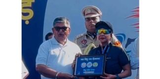 J&K athlete receiving memento from Governor of Punjab Gulab Chand Kataria.