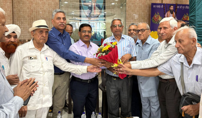 Members of All J&K Shree Guru Ravidass Sabha presenting a bouquet to ED NHPC Ram Swaroop at Sabha premises in Jammu.