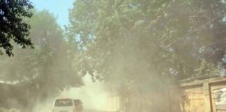 A vehicle moves through dust and high air pollution on a Rajouri road. —Excelsior/ Imran