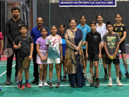 Badminton players posing along with dignitaries.