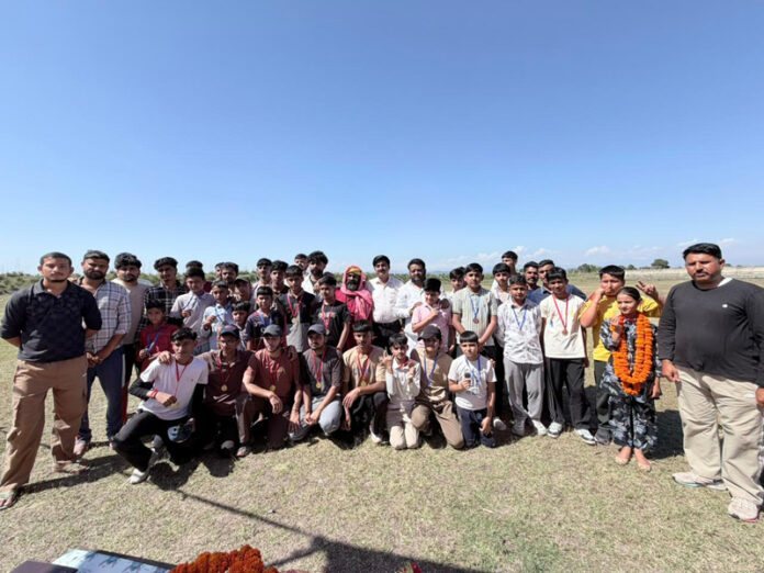 Dignitary posing along with young players in Akhnoor.