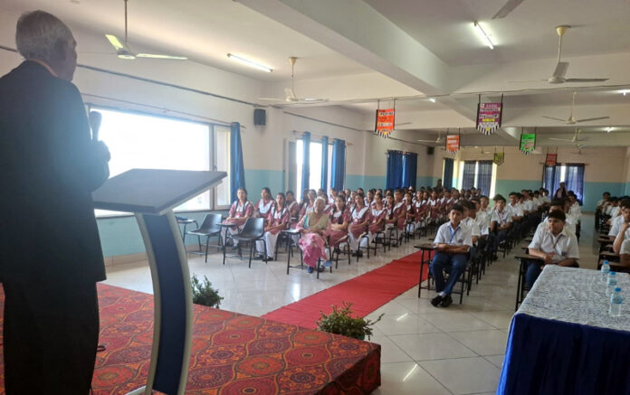 Renowned environmentalist Dr CM Seth addressing students during a programme. Renowned environmentalist Dr CM Seth addressing students during a programme.