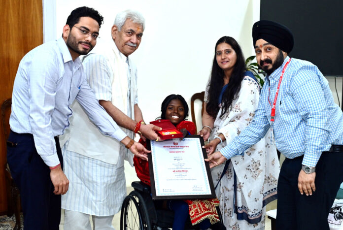 Lieutenant Governor Manoj Sinha presenting a memento to International Para-Archer Payal Nag at Lok Bhavan.