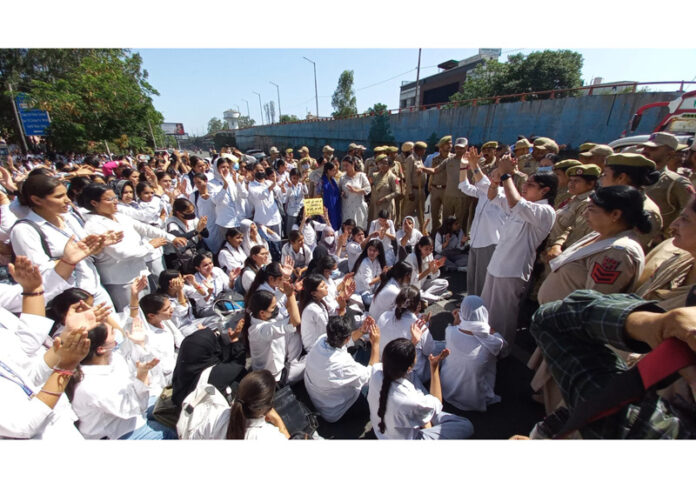 PSPS GCW Gandhi Nagar students staging a demonstration outside the campus on Monday. — Excelsior/Rakesh
