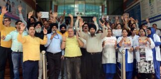Non gazetted employees of Health and medical colleges along with their representatives during a protest at Government Hospital, Gandhi Nagar, Jammu.