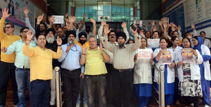Non gazetted employees of Health and medical colleges along with their representatives during a protest at Government Hospital, Gandhi Nagar, Jammu.