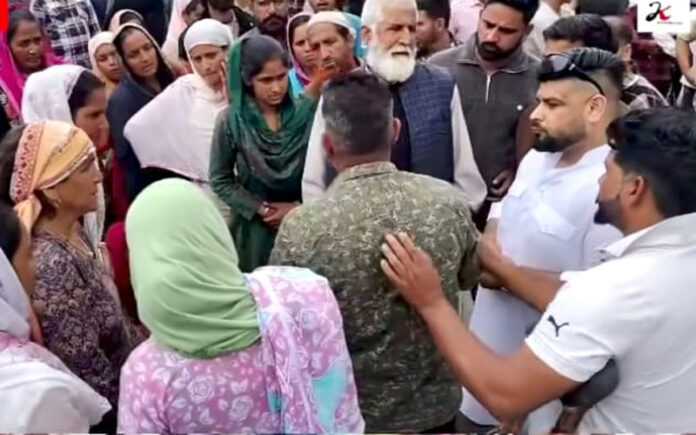 Villagers protesting in Kalakote on Saturday. —Excelsior/Imran Villagers protesting in Kalakote on Saturday. —Excelsior/Imran