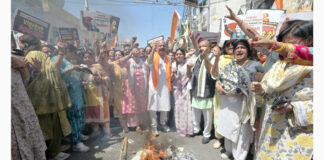 BJP activists and leaders torching effigy of Congress, at Shaheedi Chowk, Jammu on Wednesday -Excelsior/Rakesh