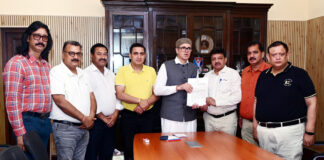 JCCI delegation submitting memorandum to Chief Minister, Omar Abdullah in Jammu on Thursday.