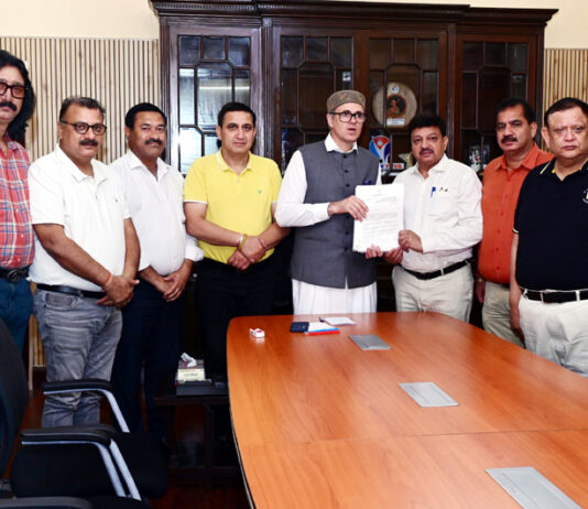 JCCI delegation submitting memorandum to Chief Minister, Omar Abdullah in Jammu on Thursday.