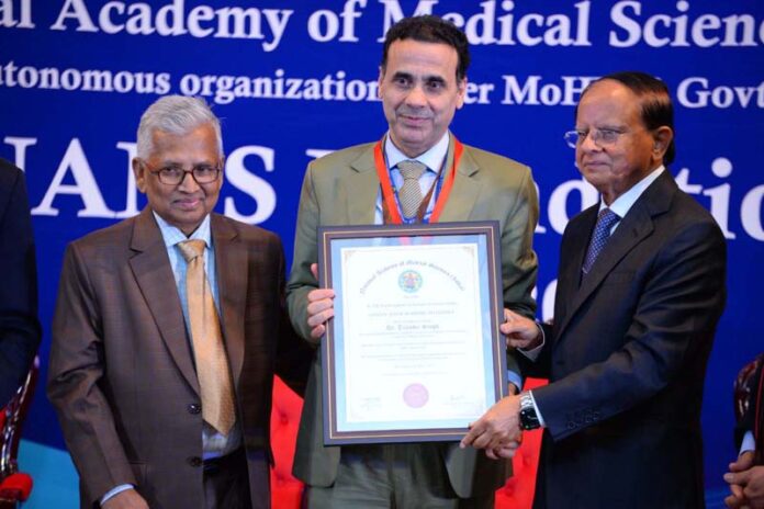 SKIMS Director, Prof M. Ashraf Ganie receiving Academics Excellence Award from National Academy of Medical Sciences.