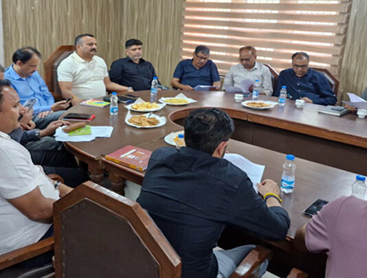 Managing Director, J&K SIDCO/SICOP, Pardeep Singh Manhas interacting with the Industrial Units at Samba.