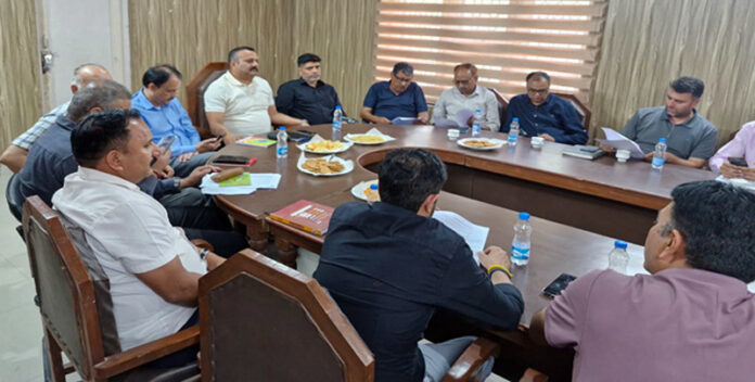 Managing Director, J&K SIDCO/SICOP, Pardeep Singh Manhas interacting with the Industrial Units at Samba.