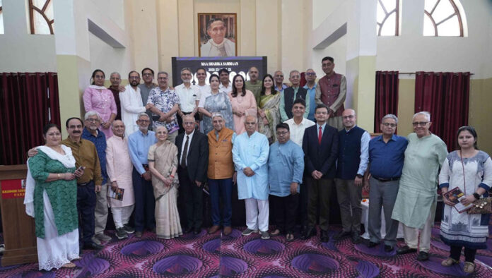 Prominent members of KP Community posing with dignitaries at an award giving ceremony at Faridabad.