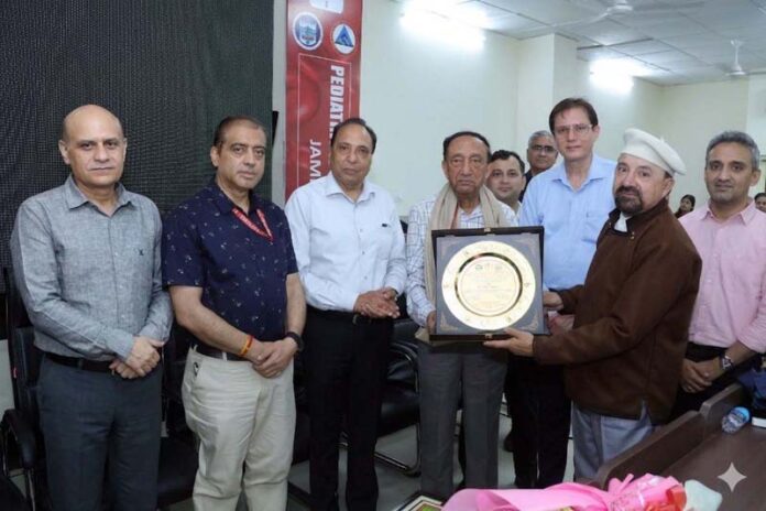 Dr KB Gupta being presented life time achievement award during academic conference at SMGS Hospital.