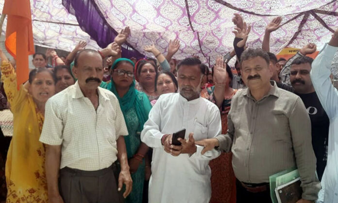 NC Labour Union leaders, Nar Singh, Deep Mehra and Karan Singh with protesting workers of pencil factory at Paloura, Jammu.