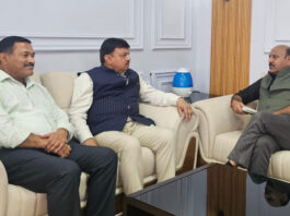 DyCM interacting with JCCI office bearers on Thursday.