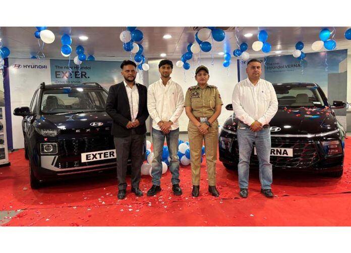 Dignitary posing along with Fairdeal Auto Hyundai management during a programme. Dignitary posing along with Fairdeal Auto Hyundai management during a programme.