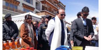 LG Ladakh inspecting the stalls showcasing horticulture and handloom products on Thursday.