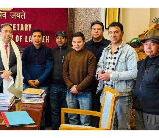 A delegation of PDC employees led by Ex-MP JT Namgyal during meeting with Chief Secy, Ladakh Ashish Kundra at Leh.