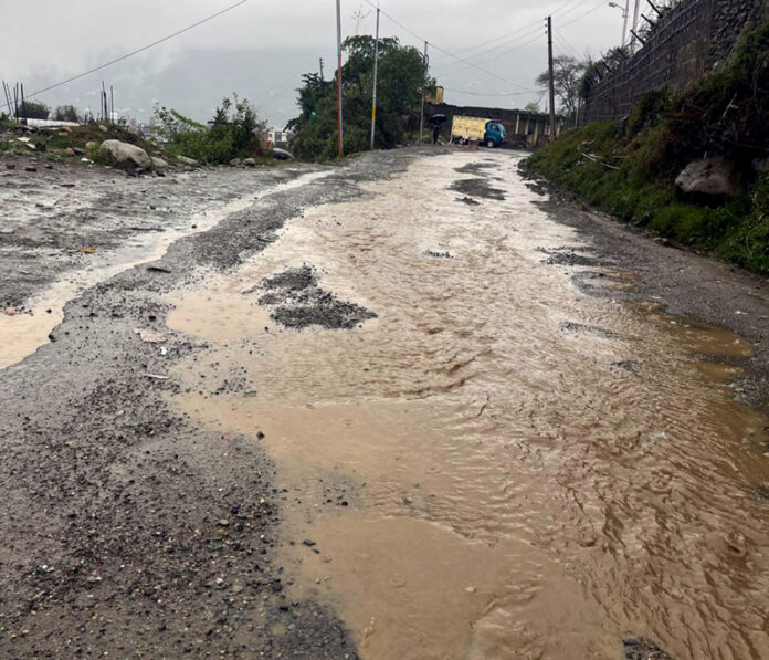 Drain water overflows in Thannamandi town in Rajouri. -Excelsior/Imran Drain water overflows in Thannamandi town in Rajouri. -Excelsior/Imran