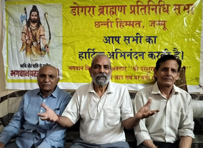 Brahman Sabha leaders informing about resolution passed in meeting.