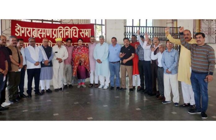 Heads of various organizations and Bazar committees meeting at Dogra Brahman Pratinidhi Sabha, Jammu. Heads of various organizations and Bazar committees meeting at Dogra Brahman Pratinidhi Sabha, Jammu.