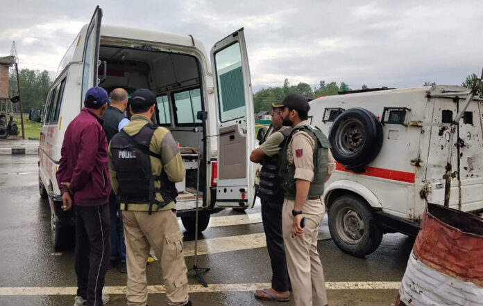 Kulgam police conducting drug abuse test on Srinagar Jammu National Highway. -Excelsior/Sajad Dar