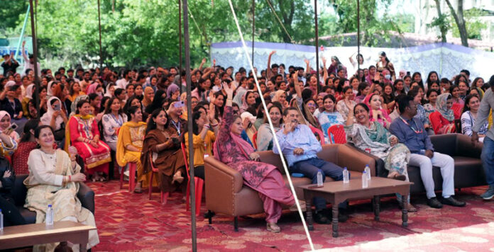 Dignitaries and students attending musical fest organized by Bee Enn Nursing Institute and Bee Enn College of Nursing, Chak Bhalwal, Jammu. Dignitaries and students attending musical fest organized by Bee Enn Nursing Institute and Bee Enn College of Nursing, Chak Bhalwal, Jammu.